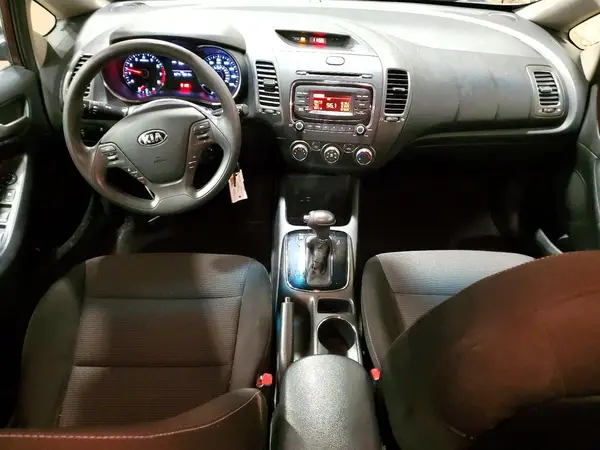 3KPFK4A78HE015596 2017 KIA FORTE - Image 8