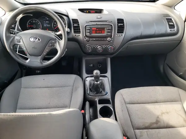 3KPFK4A78HE016019 2017 KIA FORTE - Image 8