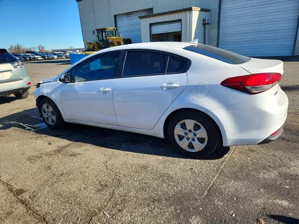 3KPFK4A78HE016537 2017 KIA FORTE - Image 2