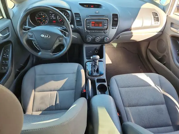 3KPFK4A78HE016537 2017 KIA FORTE - Image 8