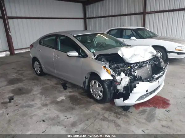3KPFK4A78HE017364 2017 KIA FORTE - Image 1