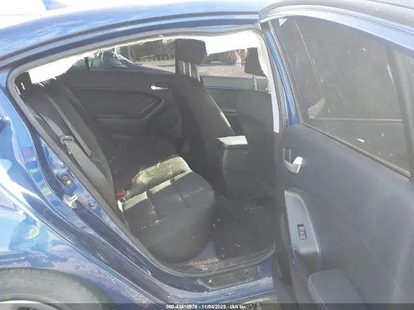 3KPFK4A78HE017607 2017 KIA FORTE - Image 8