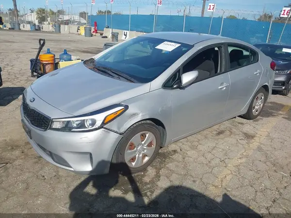 3KPFK4A78HE022290 2017 KIA FORTE - Image 2