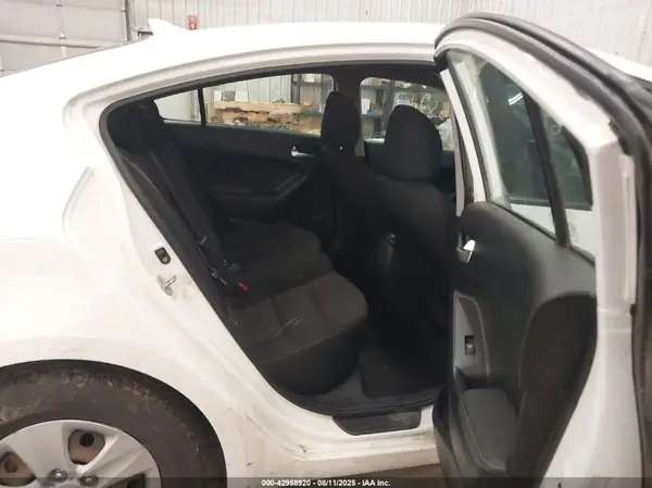 3KPFK4A78HE024251 2017 KIA FORTE - Image 8