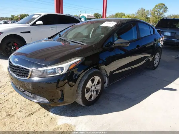 3KPFK4A78HE028316 2017 KIA FORTE - Image 2