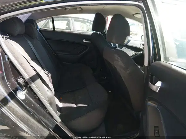 3KPFK4A78HE028316 2017 KIA FORTE - Image 8