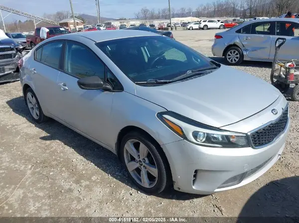 3KPFK4A78HE028378 2017 KIA FORTE - Image 1