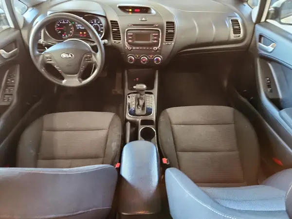 3KPFK4A78HE028512 2017 KIA FORTE - Image 8