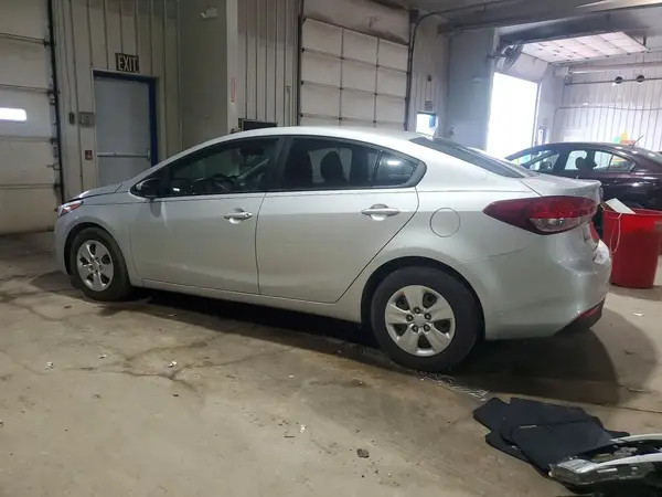 3KPFK4A78HE028977 2017 KIA FORTE - Image 2