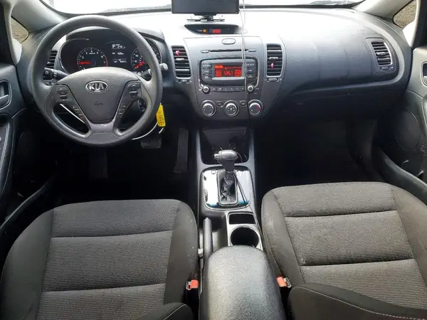3KPFK4A78HE030115 2017 KIA FORTE - Image 8