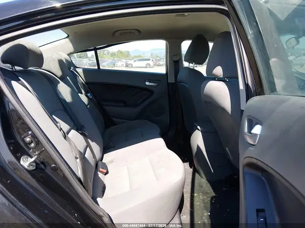3KPFK4A78HE031426 2017 KIA FORTE - Image 8