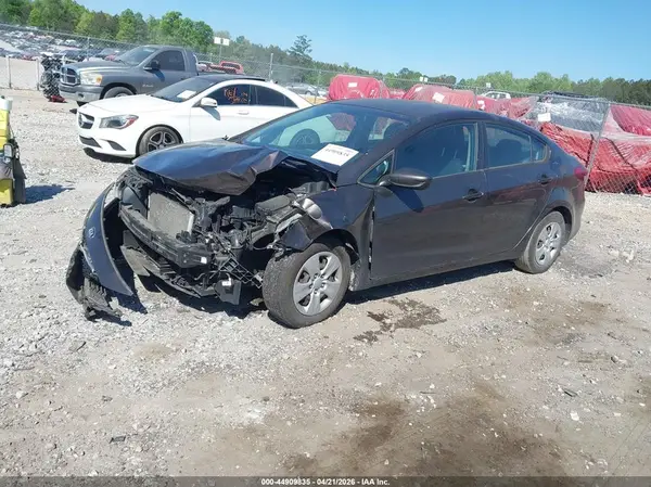 3KPFK4A78HE033774 2017 KIA FORTE - Image 2