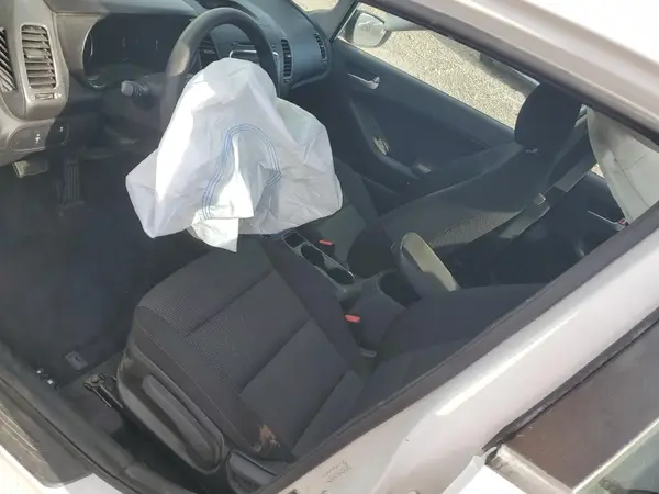 3KPFK4A78HE036657 2017 KIA FORTE - Image 8