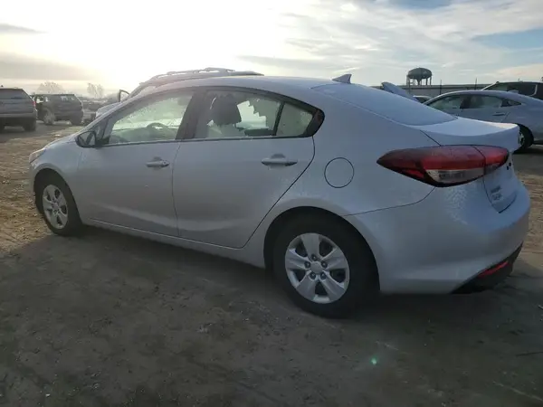 3KPFK4A78HE037100 2017 KIA FORTE - Image 2