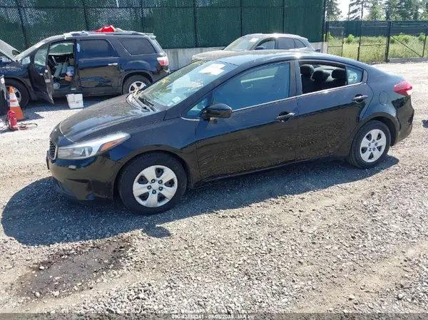 3KPFK4A78HE037601 2017 KIA FORTE - Image 2