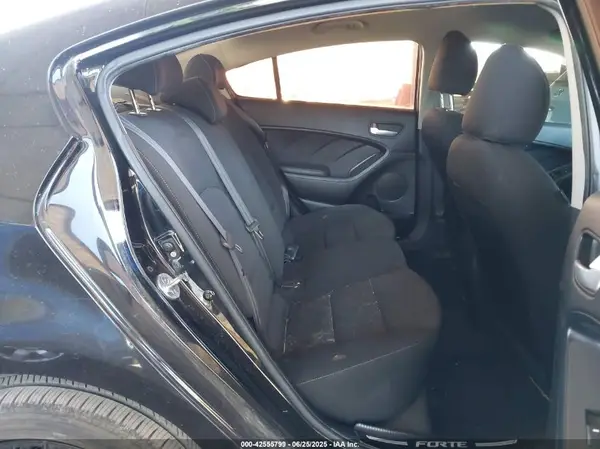 3KPFK4A78HE038859 2017 KIA FORTE - Image 8