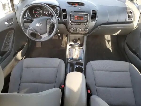 3KPFK4A78HE040546 2017 KIA FORTE - Image 8