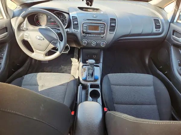 3KPFK4A78HE042393 2017 KIA FORTE - Image 8
