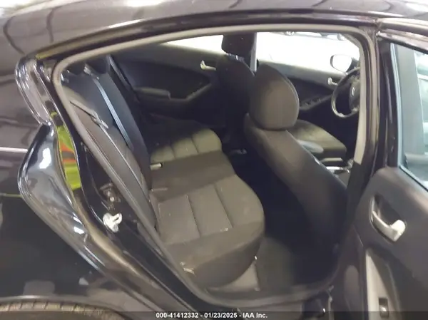 3KPFK4A78HE043432 2017 KIA FORTE - Image 8