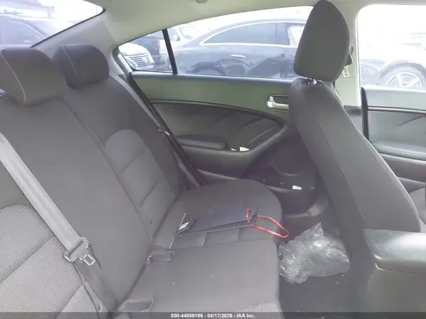 3KPFK4A78HE044984 2017 KIA FORTE - Image 8