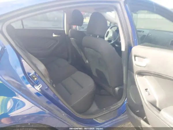 3KPFK4A78HE045763 2017 KIA FORTE - Image 8
