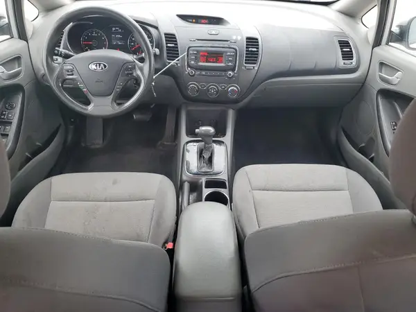 3KPFK4A78HE046136 2017 KIA FORTE - Image 8