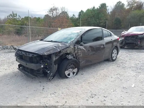 3KPFK4A78HE046203 2017 KIA FORTE - Image 2