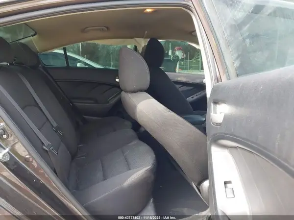 3KPFK4A78HE046203 2017 KIA FORTE - Image 8