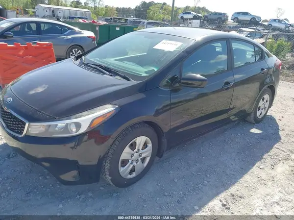 3KPFK4A78HE046413 2017 KIA FORTE - Image 2