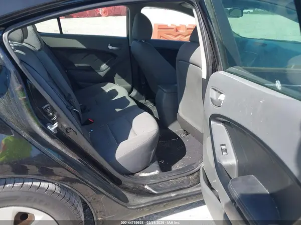 3KPFK4A78HE046413 2017 KIA FORTE - Image 8