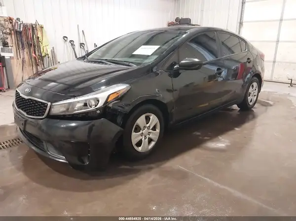 3KPFK4A78HE047173 2017 KIA FORTE - Image 2