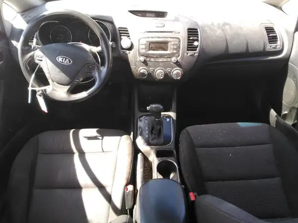 3KPFK4A78HE047819 2017 KIA FORTE - Image 8