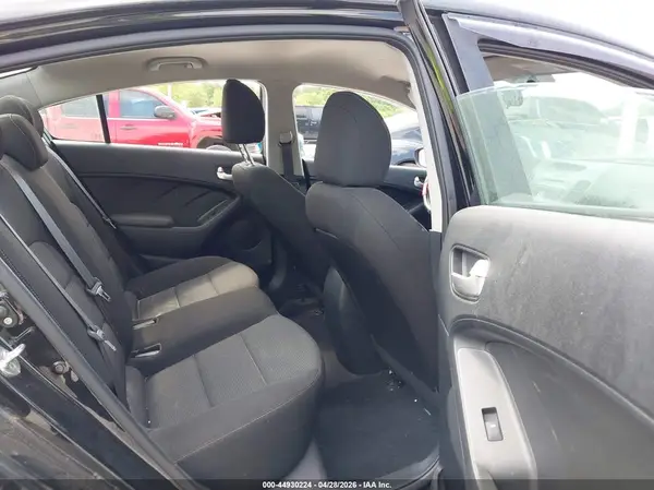 3KPFK4A78HE049120 2017 KIA FORTE - Image 8