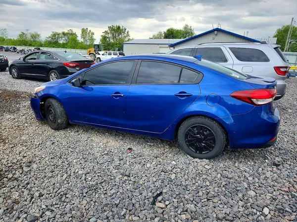 3KPFK4A78HE050414 2017 KIA FORTE - Image 2