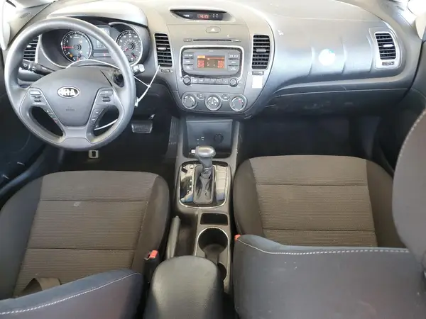 3KPFK4A78HE051983 2017 KIA FORTE - Image 8