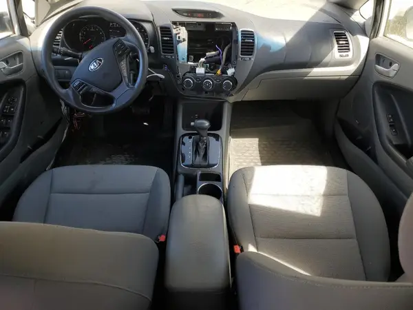 3KPFK4A78HE053166 2017 KIA FORTE - Image 8