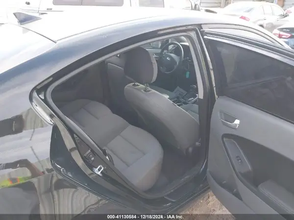 3KPFK4A78HE054253 2017 KIA FORTE - Image 8