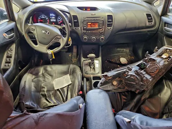 3KPFK4A78HE054690 2017 KIA FORTE - Image 8