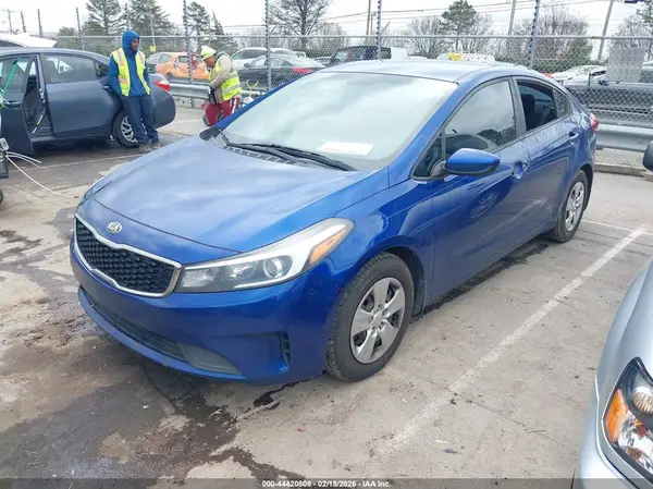 3KPFK4A78HE057976 2017 KIA FORTE - Image 2