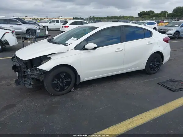 3KPFK4A78HE059341 2017 KIA FORTE - Image 2