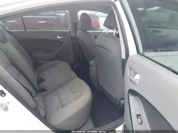 3KPFK4A78HE059341 2017 KIA FORTE - Image 8