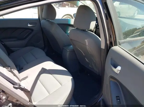 3KPFK4A78HE060330 2017 KIA FORTE - Image 8