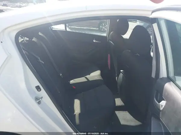 3KPFK4A78HE061008 2017 KIA FORTE - Image 8
