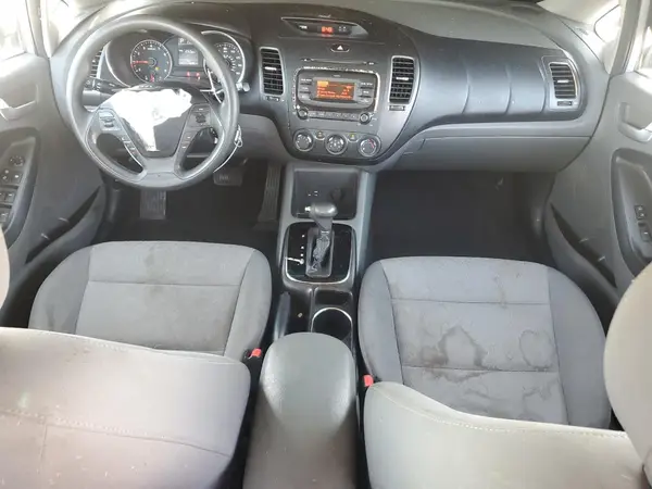 3KPFK4A78HE061154 2017 KIA FORTE - Image 8