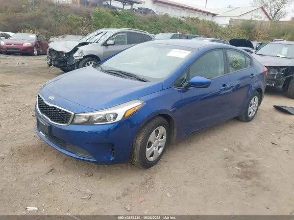 3KPFK4A78HE061414 2017 KIA FORTE - Image 2