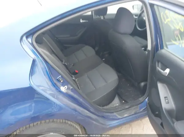 3KPFK4A78HE061414 2017 KIA FORTE - Image 8