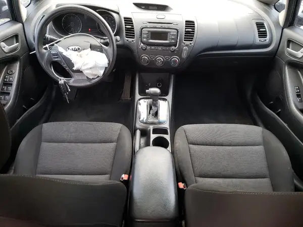 3KPFK4A78HE061705 2017 KIA FORTE - Image 8