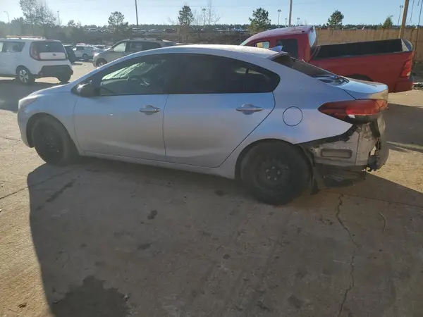 3KPFK4A78HE063583 2017 KIA FORTE - Image 2