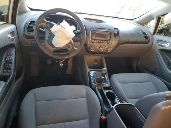 3KPFK4A78HE063583 2017 KIA FORTE - Image 8