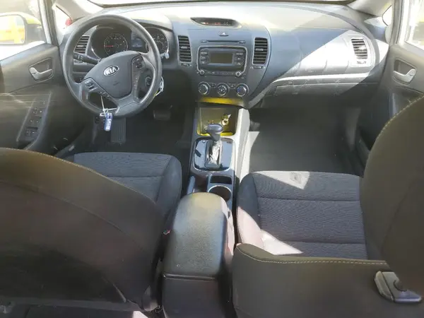 3KPFK4A78HE064782 2017 KIA FORTE - Image 8
